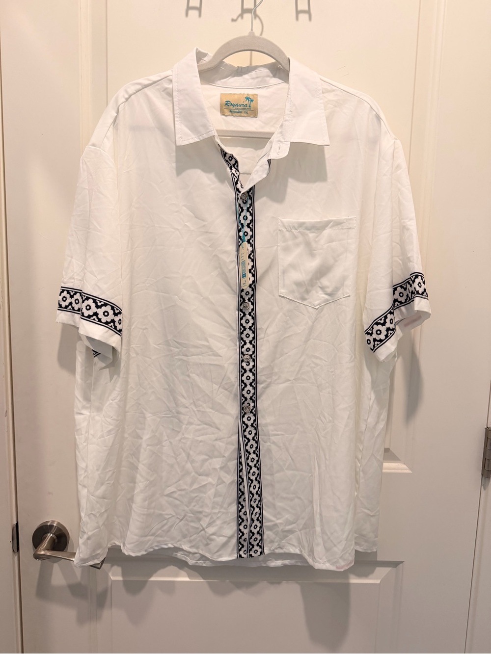 Royaura Men's White
Hawaiian Button-Down Shirt with Geometric Floral Trim XXL